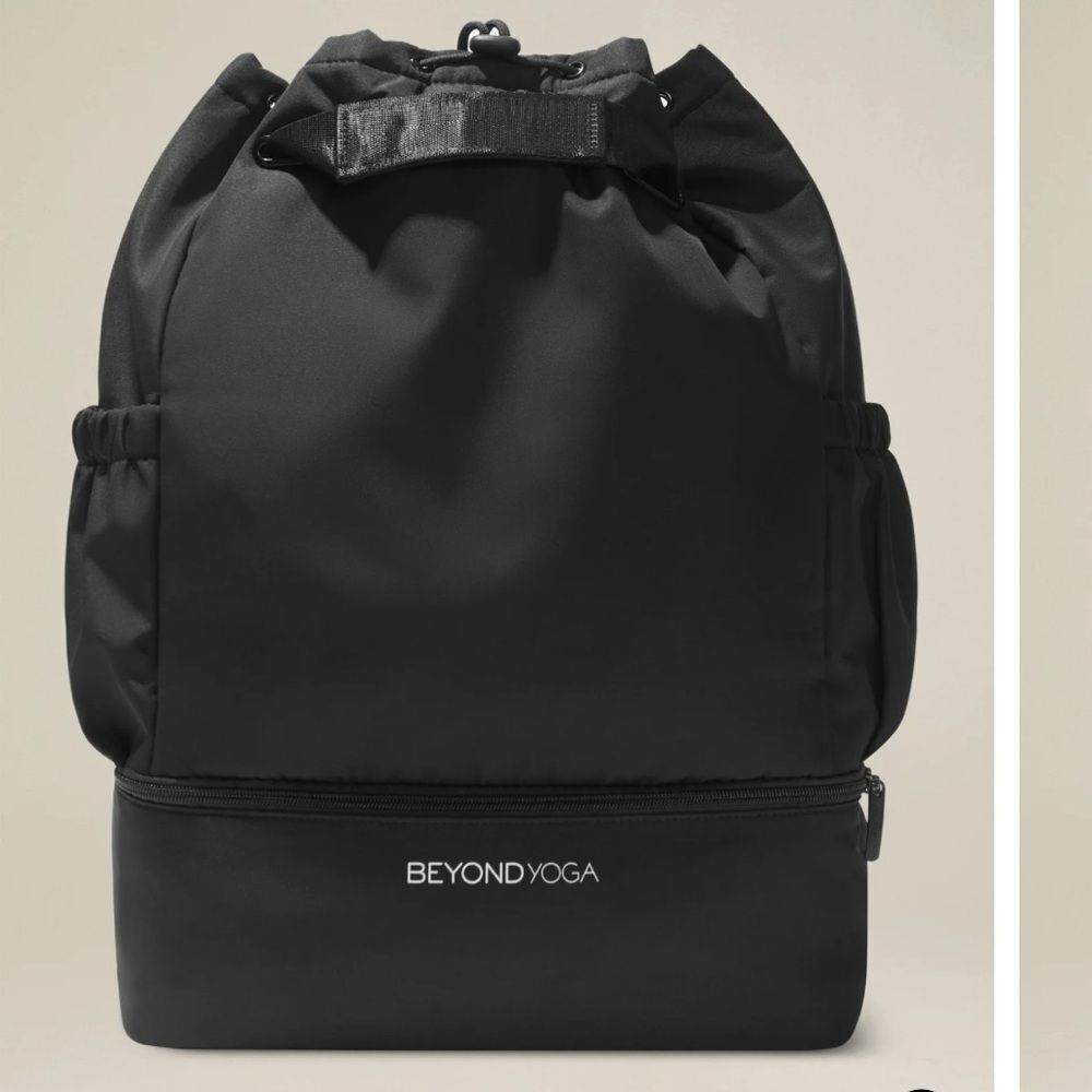 Beyond Yoga Convertible Gym Bag Black OS NWT in packaging‎